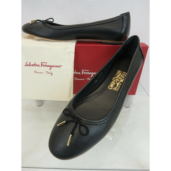 SALVATORE FERRAGAMO ENEA BLACK NAPPA LEATHER GOLD LOGO BOW BALLET FLATS 9 M